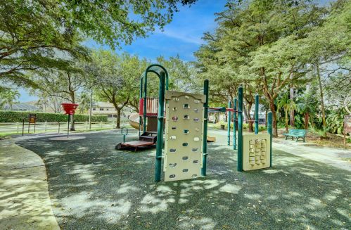 5745 Descartes Cir, Boynton Beach FL 33472-2430 exterior