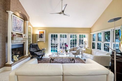 543 Bay Villas Ln, Naples FL 34108-2803 exterior