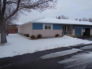 2003 19th St, Bismarck ND  58503-5415 exterior