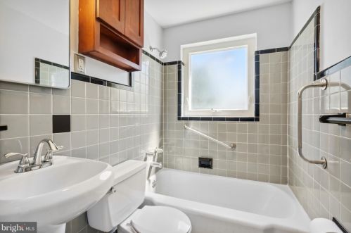 13 Dorann Ave, Princeton NJ 08540-3906 exterior