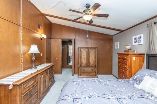 8632 Bottsford Ave, Milwaukee WI 53228-2838 exterior