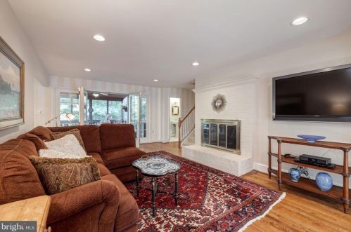 1621 Linway Park Dr, Mc Lean VA 22101-4149 exterior