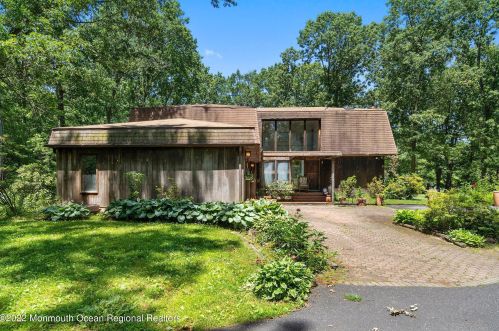 1060 Farmingdale Rd, Jackson Twp, NJ 08527-1372