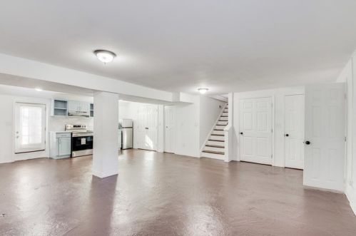 2100 Cascade Rd, Atlanta GA 30311-2830 exterior