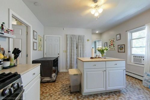 15 Dean Ave, Middletown RI 02840-3406 exterior