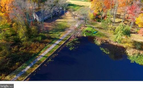 1044 Signal Hill Ln, Berwyn, PA 19312-2046