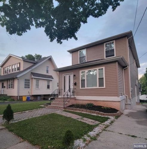 289 Crestview Pl, Teaneck NJ  07666-3204 exterior