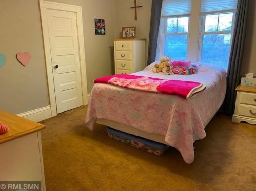 323 5th St, Litchfield MN 55355-1806 exterior