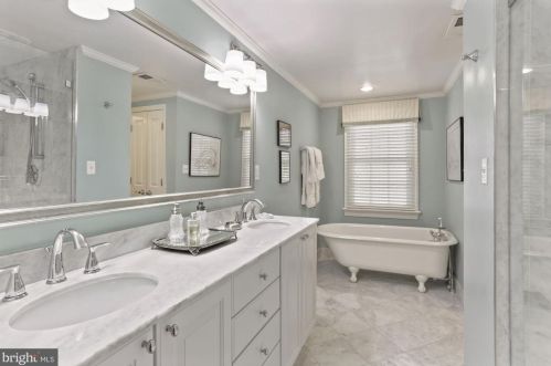 121 6 St, Washington DC 20002-2215 exterior