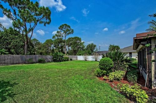 440 Ravenswood Ln, Fort Pierce FL 34983-2081 exterior