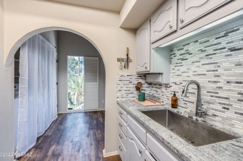 556 Dodge Blvd, Tucson AZ  85716-5162 exterior