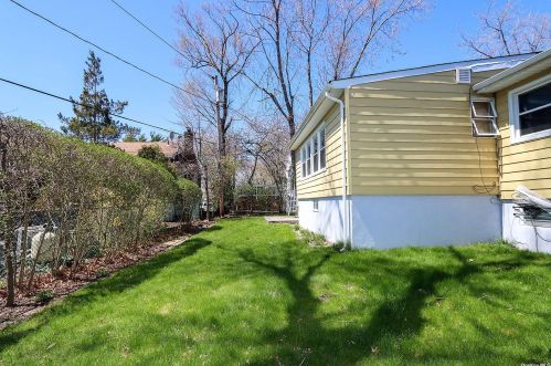 3 Cloverfield Rd, Valley Stream NY exterior