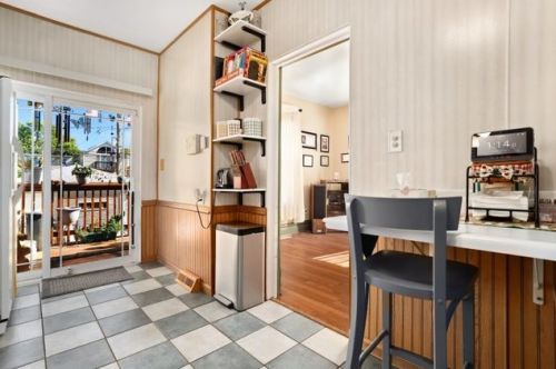 4047 Drake Ave, Chicago IL 60659-3207 exterior