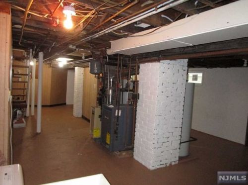 89 Clinton Pl, East Rutherford NJ 07073-1323 exterior