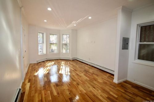 2029 Daly Ave, Bronx NY 10460-2834 exterior