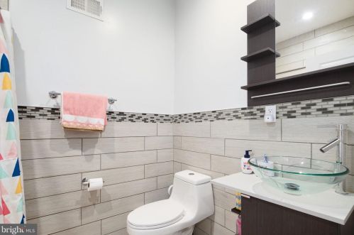 1622 Front St, Philadelphia PA 19122-3202 exterior