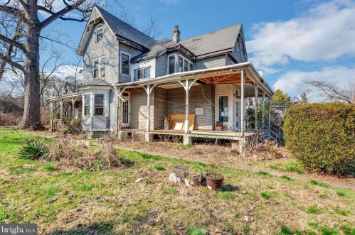 6648 8th St, Philadelphia, PA 19126-3300