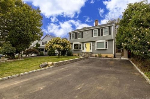 27 Hale St, Westport CT  06880-5137 exterior