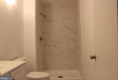 17 Aspen Ct, Trenton NJ  08619-4602 exterior