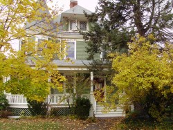 33 Floral St, Newton, MA 02461-1246