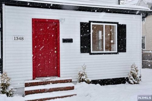 1348 Laurel Ter, Teaneck, NJ 07666-5008