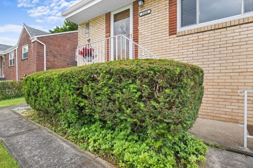 3328 Recker Dr, Pittsburgh PA 15227-4248 exterior