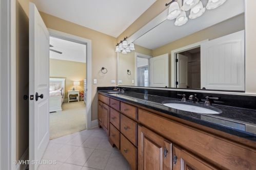 540 Kenilworth Ave, Elmhurst IL 60126-4445 exterior