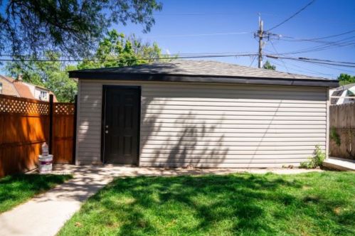 1059 Kedvale Ave, Chicago IL 60629-5108 exterior