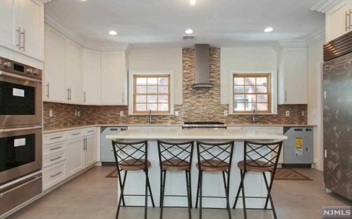 602 Maitland Ave, Teaneck NJ 07666-3025 exterior