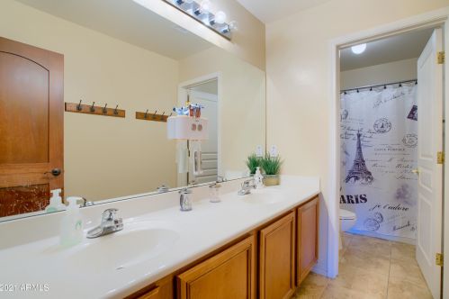 33907 23 Dr, Phoenix AZ 85027-4137 exterior