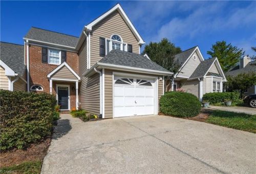 8 Valley Stream Ct, Greensboro, NC 27407-5819