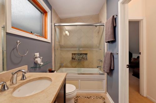 1817 Honore St, Chicago IL 60657-2007 exterior