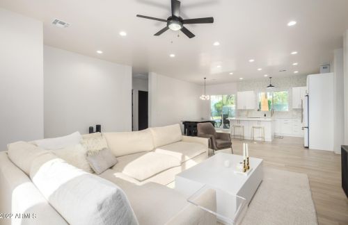 3001 47th Pl, Phoenix AZ  85018-7746 exterior