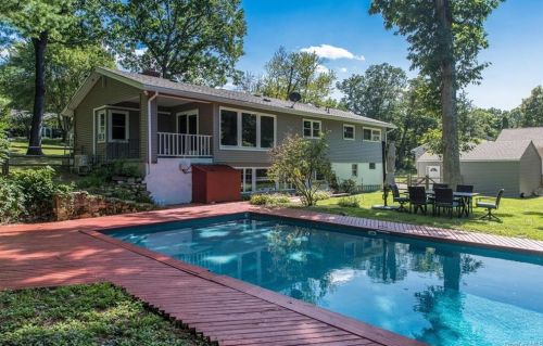 19 Mnr Dr, Poughkeepsie NY 12603-3712 exterior