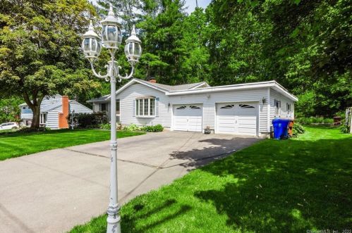 93 Sheridan Rd, Enfield CT 06082-4127 exterior