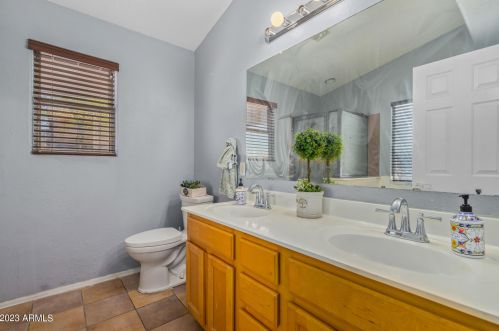 3816 74 Dr, Phoenix AZ 85033-2556 exterior