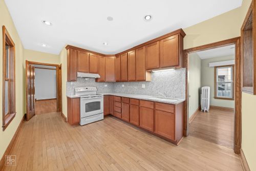 5731 Rockwell St, Chicago IL 60659-4915 exterior