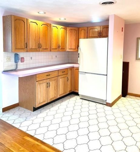 6 Herrick Rd, Peabody MA 01960-4531 exterior