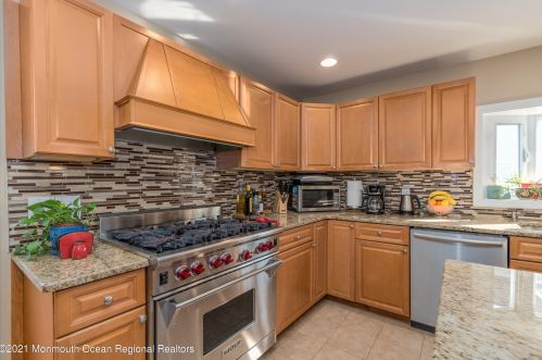 1849 Paterson St, Rahway NJ 07065-5211 exterior