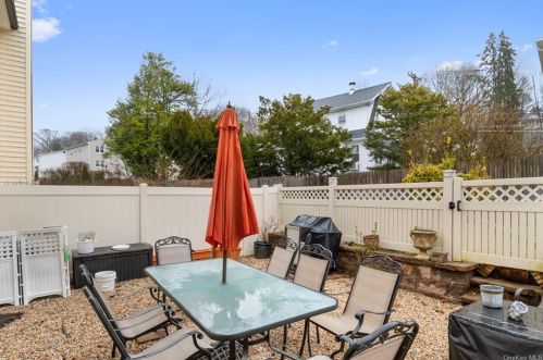 74 Leroy Ave, Valhalla NY 10595-1437 exterior