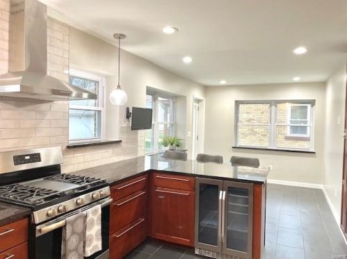 5487 Pernod Ave, Saint Louis MO 63139-1505 exterior