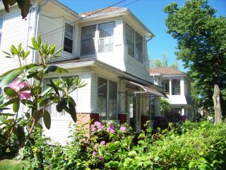 11 Acton St, Springfield, MA 01151-2301