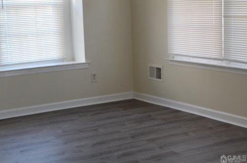 51 Wintergreen Ave, Edison NJ  08820-4112 exterior