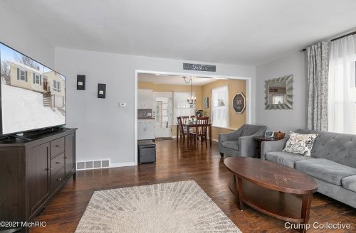 1062 Lockridge Dr, Grand Rapids MI 49505-4841 exterior