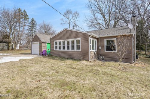 3644 Balsam Ave, Grand Rapids MI 49525-2472 exterior