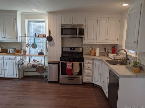 30 Church St, Seymour, CT 06483-2504