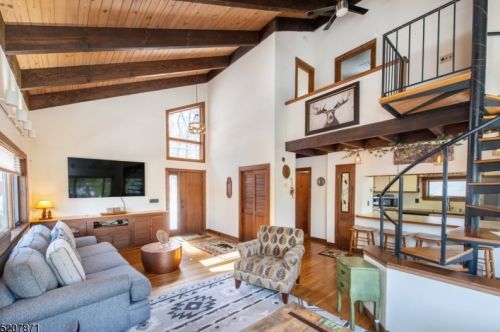 438 Shore Trl, Sparta NJ  07871-1427 exterior