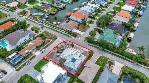 10720 Vanderbilt Dr, Naples FL 34108-2122 exterior