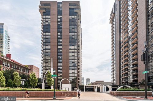 233 6th St, Philadelphia PA  19106-3768 exterior