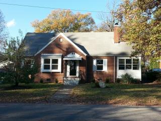 902 Wentworth St, Reidsville NC  27320-2122 exterior